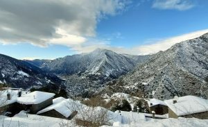 Tarifs dynamiques, motoneiges électriques… : les nouveautés de l'hiver dans les stations de ski d'Andorre