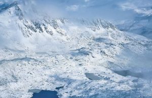 Tarifs dynamiques, motoneiges électriques… : les nouveautés de l'hiver dans les stations de ski d'Andorre
