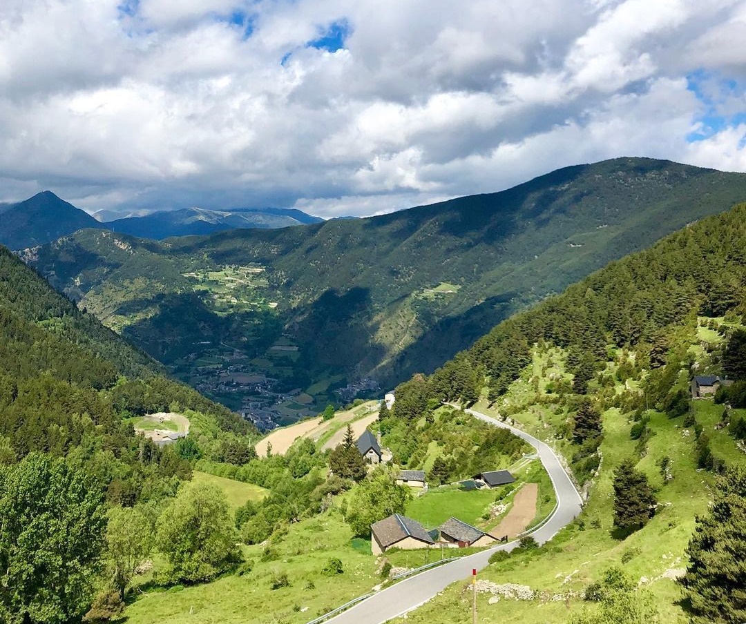 Pyrénées : la neige s'invite pour mieux disparaître d'ici dimanche